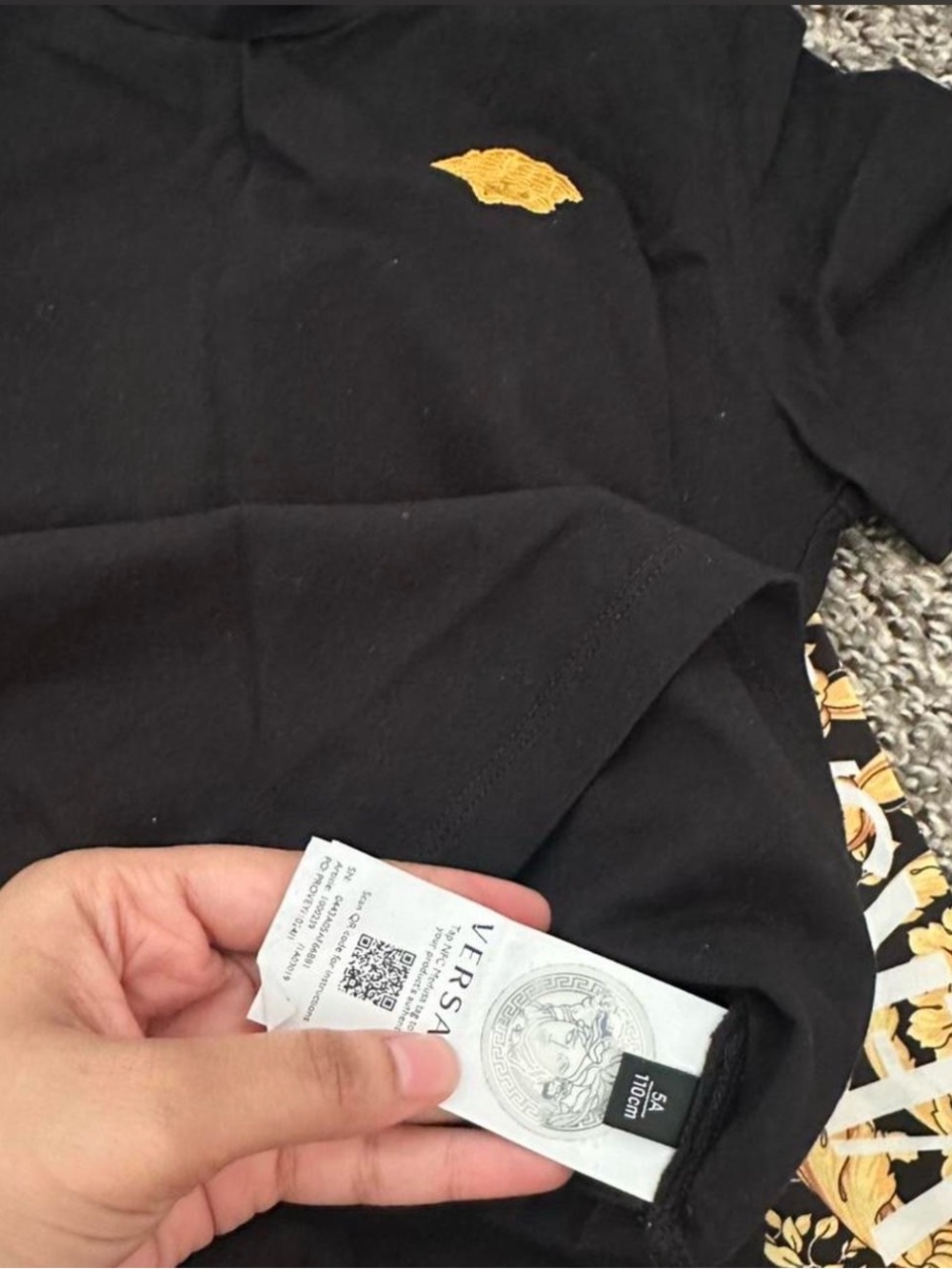 Boys toddler Versace Black T-Shirt with Gold Medusa Embroidery AUTHENTIC size 5A